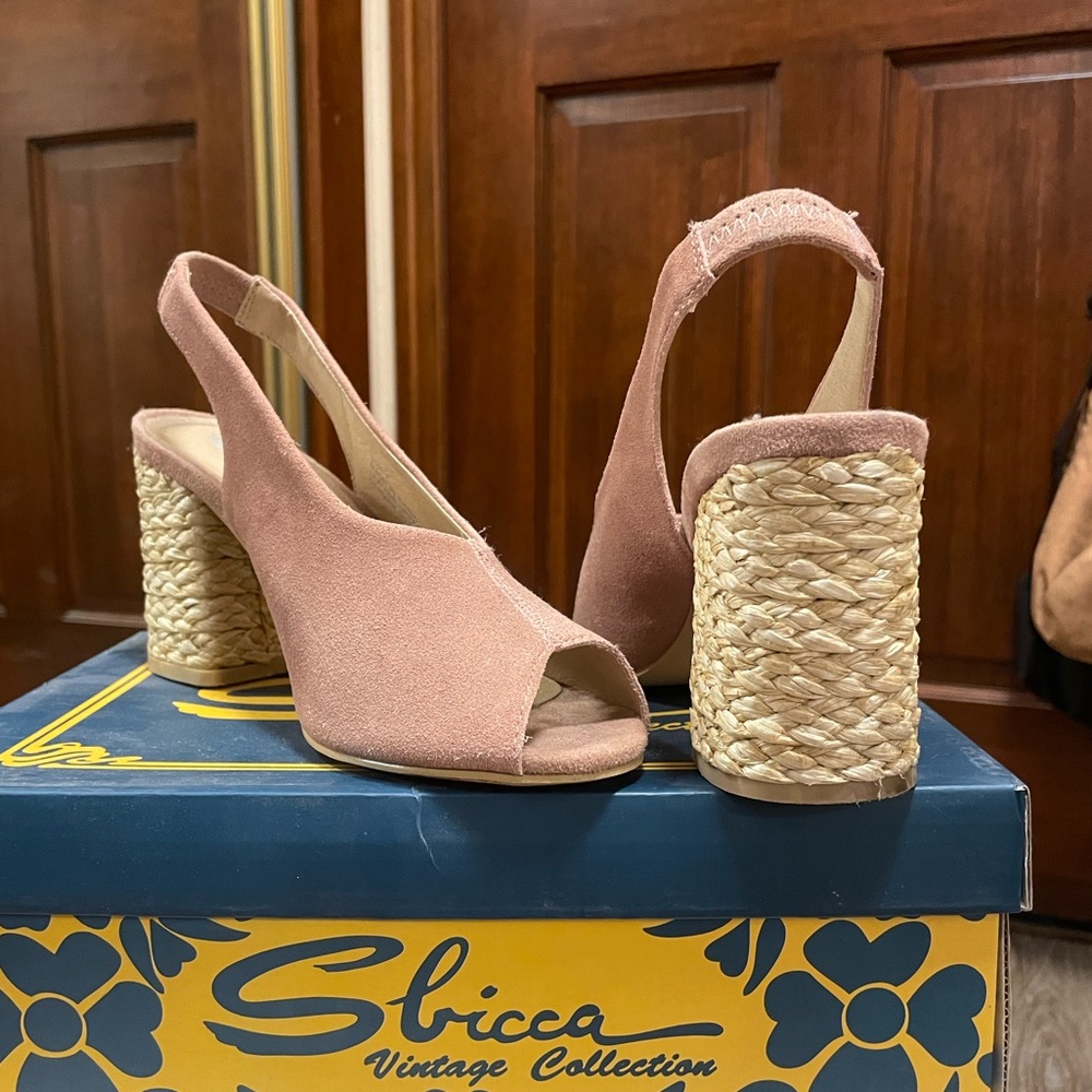 Sbicca vintage collection reydon heels in blush color peep toe